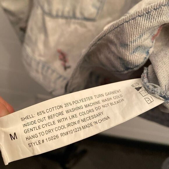 Sincerly Jules Gray and Pink Jean Jacket with pink embroidered flowers. Size M - Picture 9 of 10